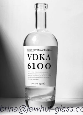 Bom preço 750ml VDKA 6100 VODKA GLASS BOTTLE, SUPER FLINT, PAPER LABEL DECORTION, New Zealand Vokda on-line