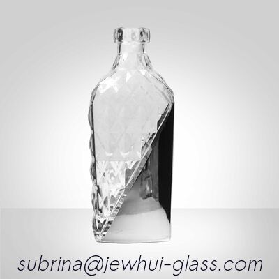 Bom preço Garrafa de vidro de gin clássica perfeita para destiladores artesanais e exportadores de bebidas com vidro grosso e acabamento elegante on-line