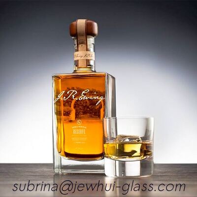 Bom preço 750 ml ou 700 ml de garrafa de vidro cúbica SGS FDA on-line