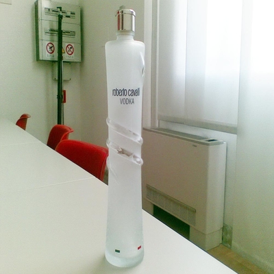 Bom preço revestimento alto da metalização de 330mm Roberto Cavalli Vodka Bottle Vacuum on-line