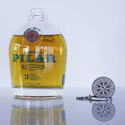 Bom preço 750ml Pilar Glass Fancy Rum Bottle Flint With Sliver Chain super on-line